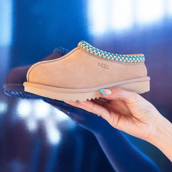 Ugg Tasman II Slipper  Color: Driftwood / White Pepper  big kids size - Picture 3 of 11